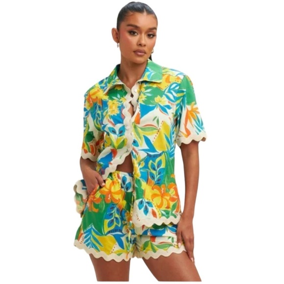Lilly’s Kloset NWT Floral Hawaiian Print Blouse Top with Contrast Trim - Picture 8 of 11